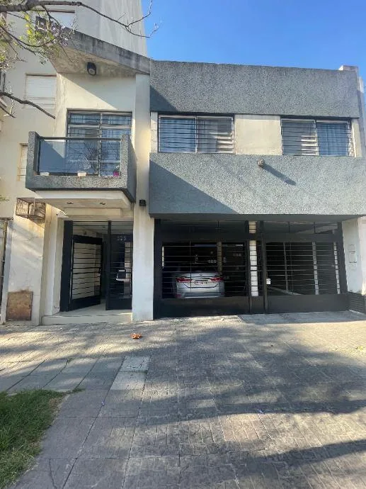 Apartamento de dois ambientes com 1 quarto com closet em Lanús Oeste