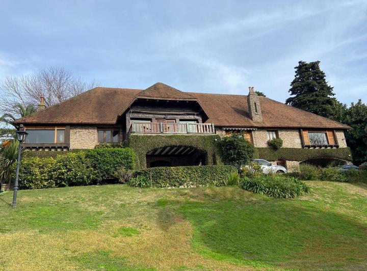 Дом с 6 спальнями в Acassuso, San Isidro