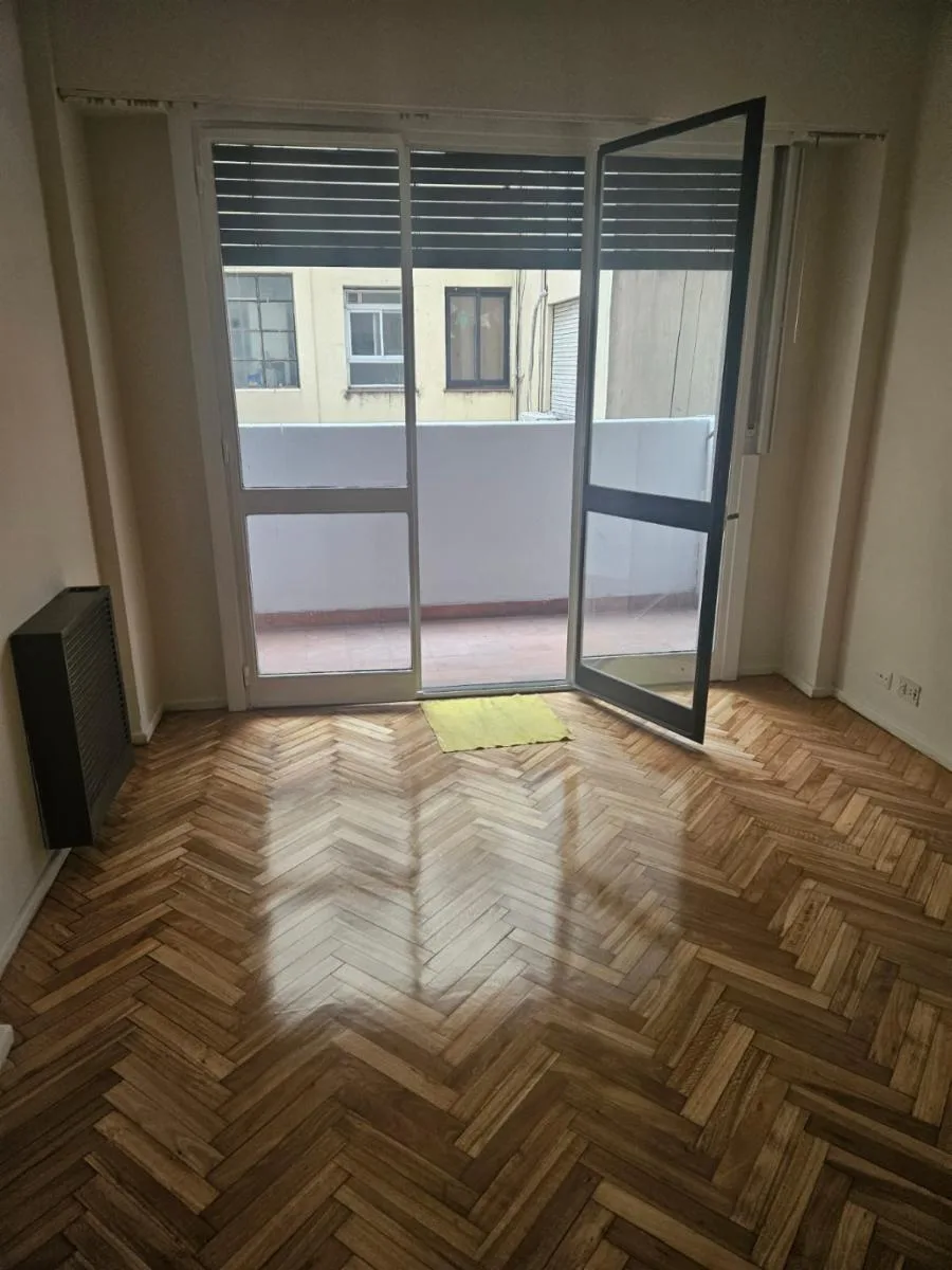2 ambientes con balcón