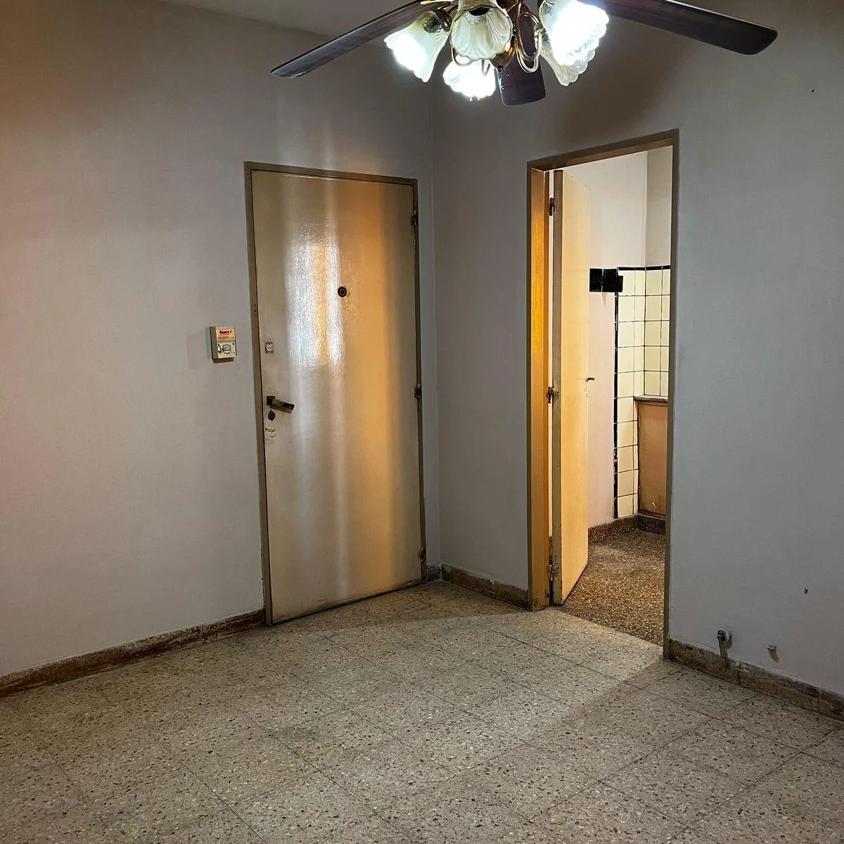 Apartamento de 3 ambientes em Lanús a 1 quadra da estação