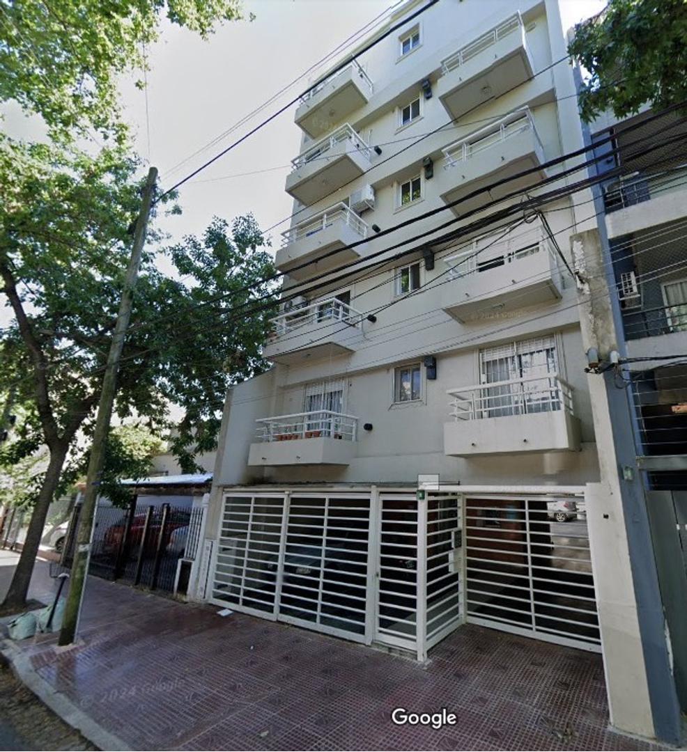 Apartamento de 2 ambientes com 1 dormitório, varanda e vaga em Victoria