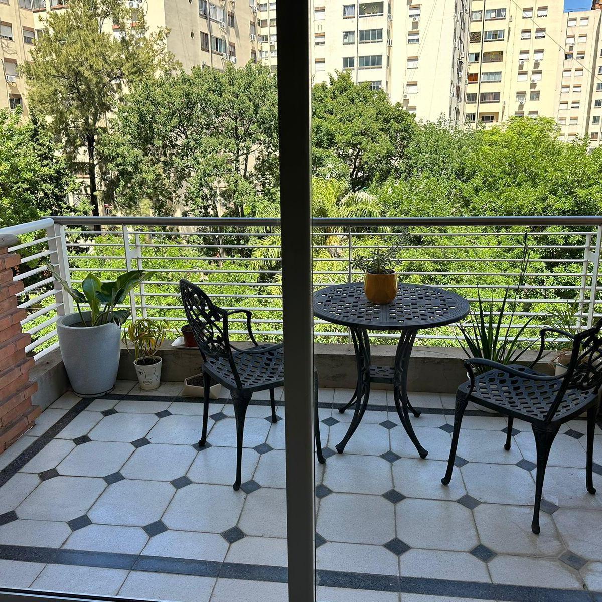 Kitnet mobiliada em Colegiales com varanda