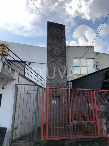 Студия с видом на улицу