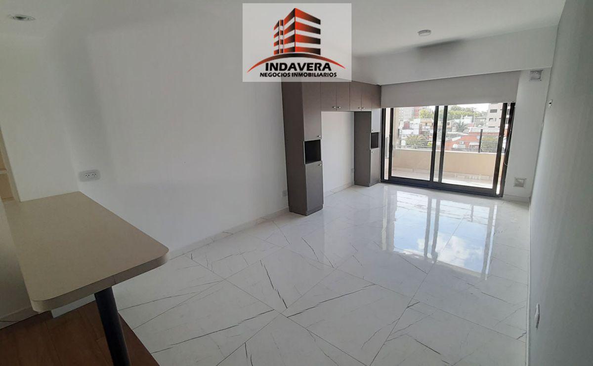 Monoambiente con balcón y parrilla en Tres de Febrero