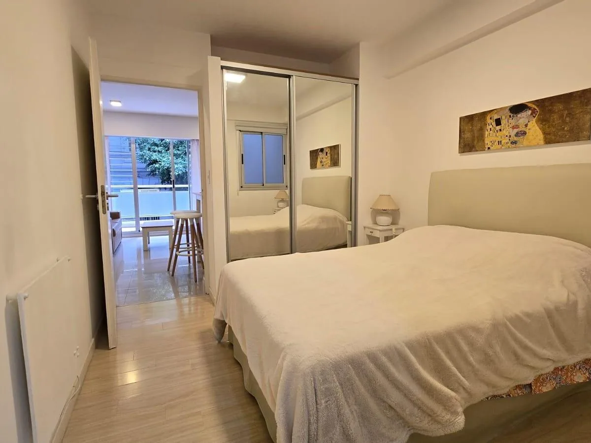 Apartamento de dois ambientes mobiliado com varanda de frente em Palermo