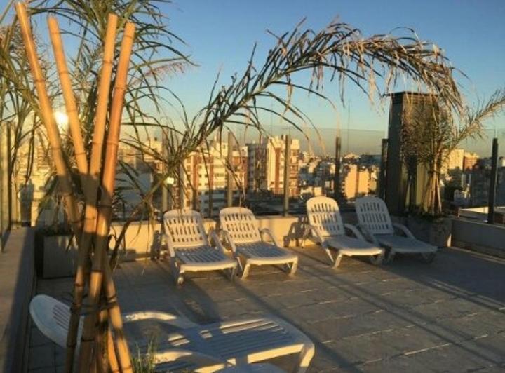 Departamento de 2 ambientes amueblado con cochera en Flores