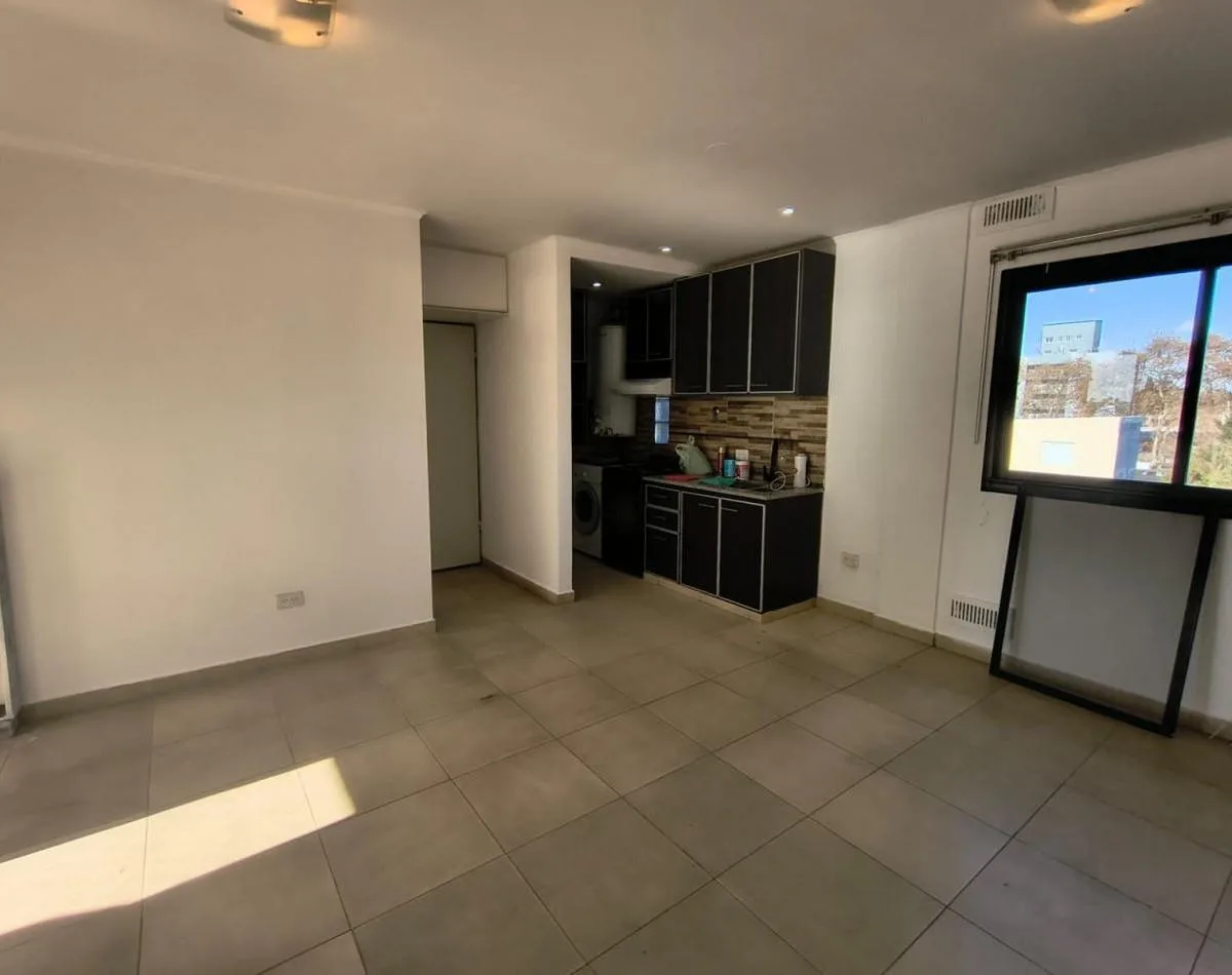 3-room furnished unit with parking