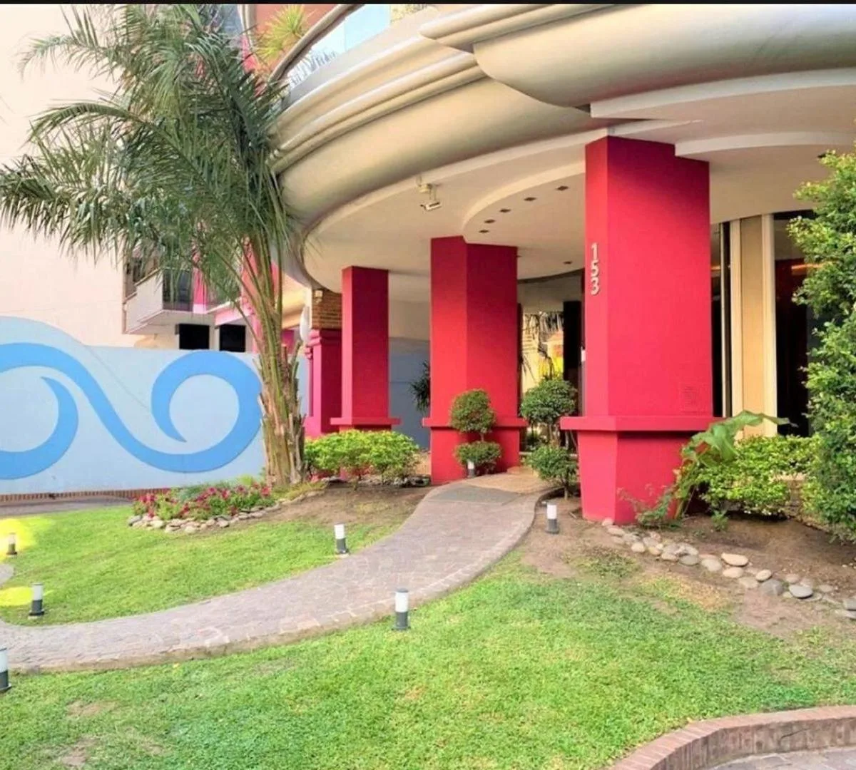 Front-facing 2-room apartment with balcony