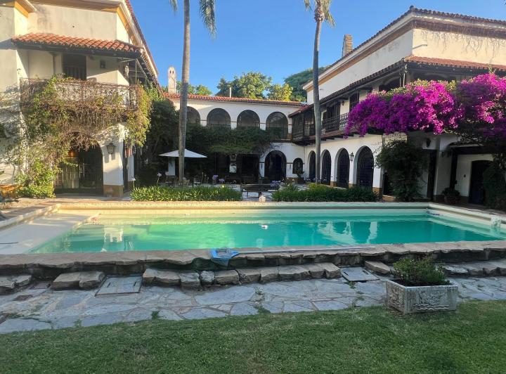 Five-bedroom house with pool in Acassuso, Martínez