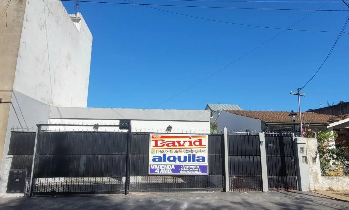 Casa de 4 ambientes con cochera en San Justo