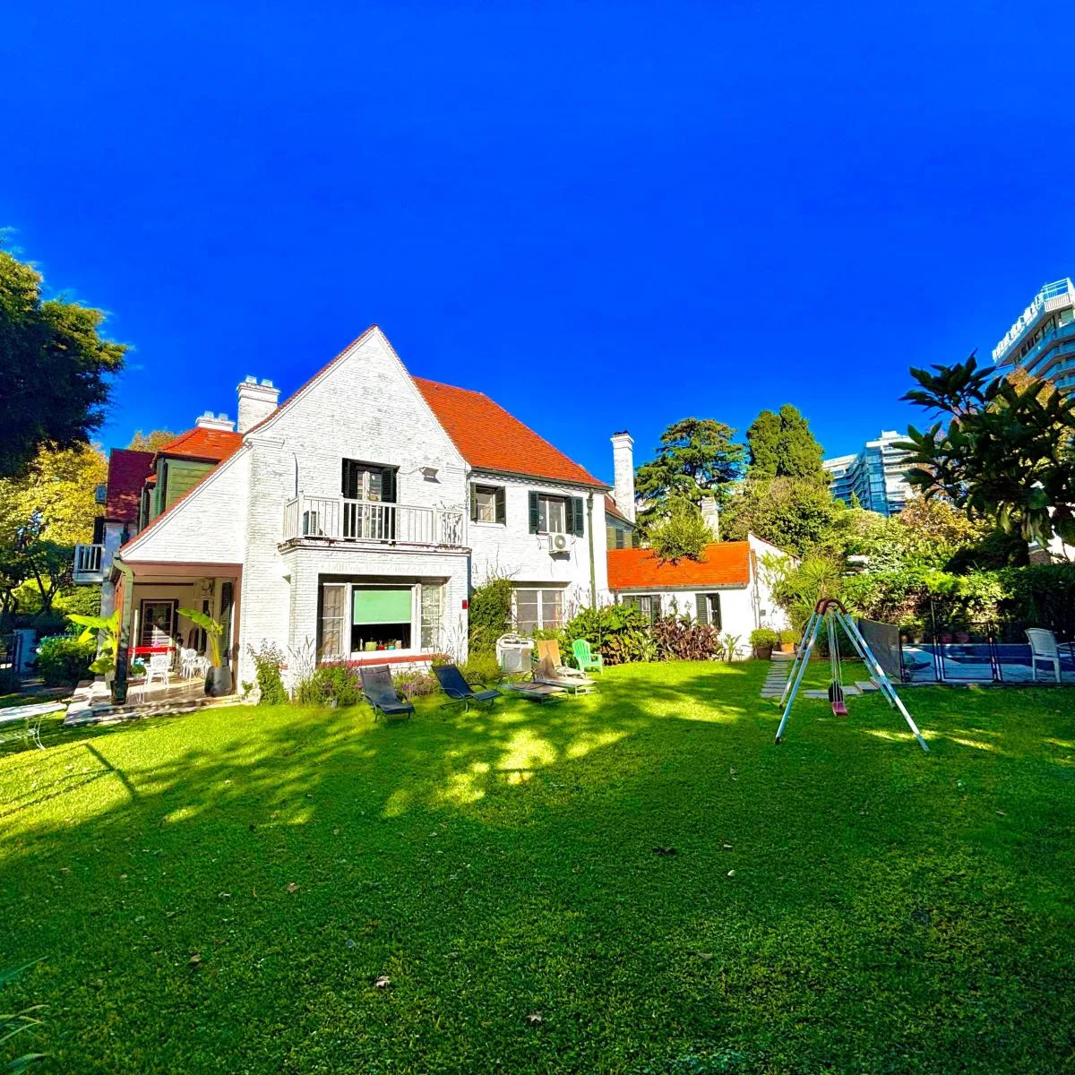 Chalet em estilo inglês com 4 dormitórios em La Lucila