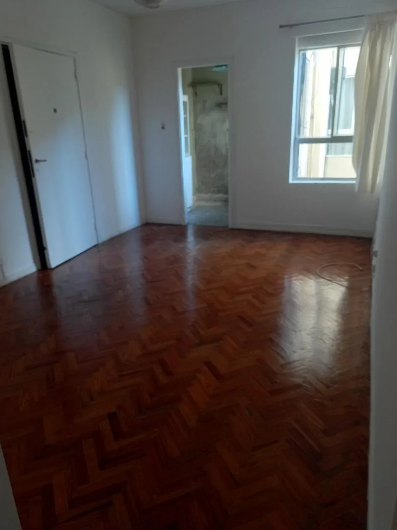 Lateral 2-room near Parque Lezama
