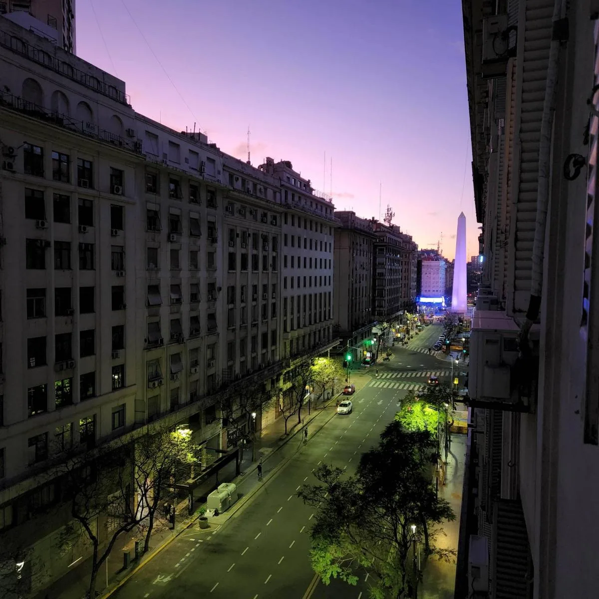 La Oficina de Mi Abuelo. Departamento Art Decó Amueblado – Centro / Av Roque Sá