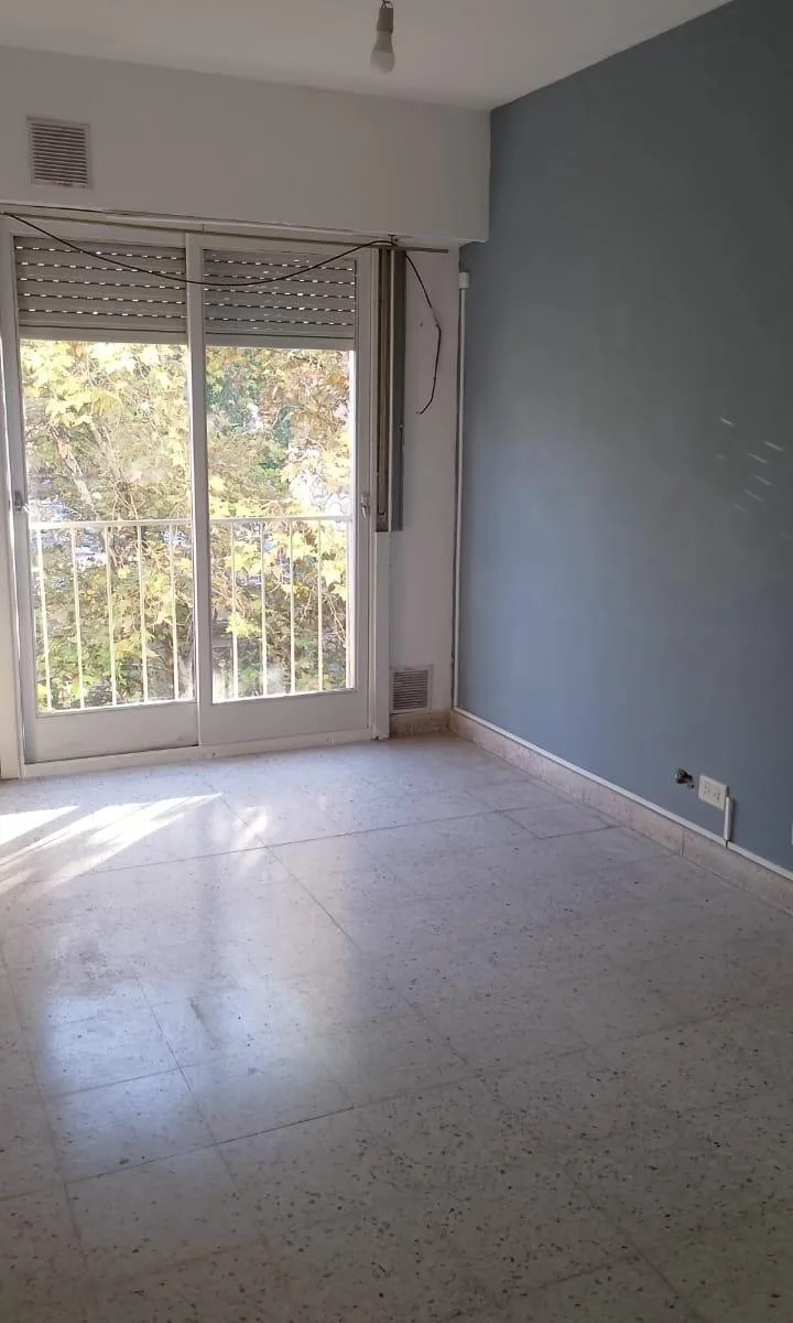 Departamento de 2 ambientes al frente en Ramos Mejía