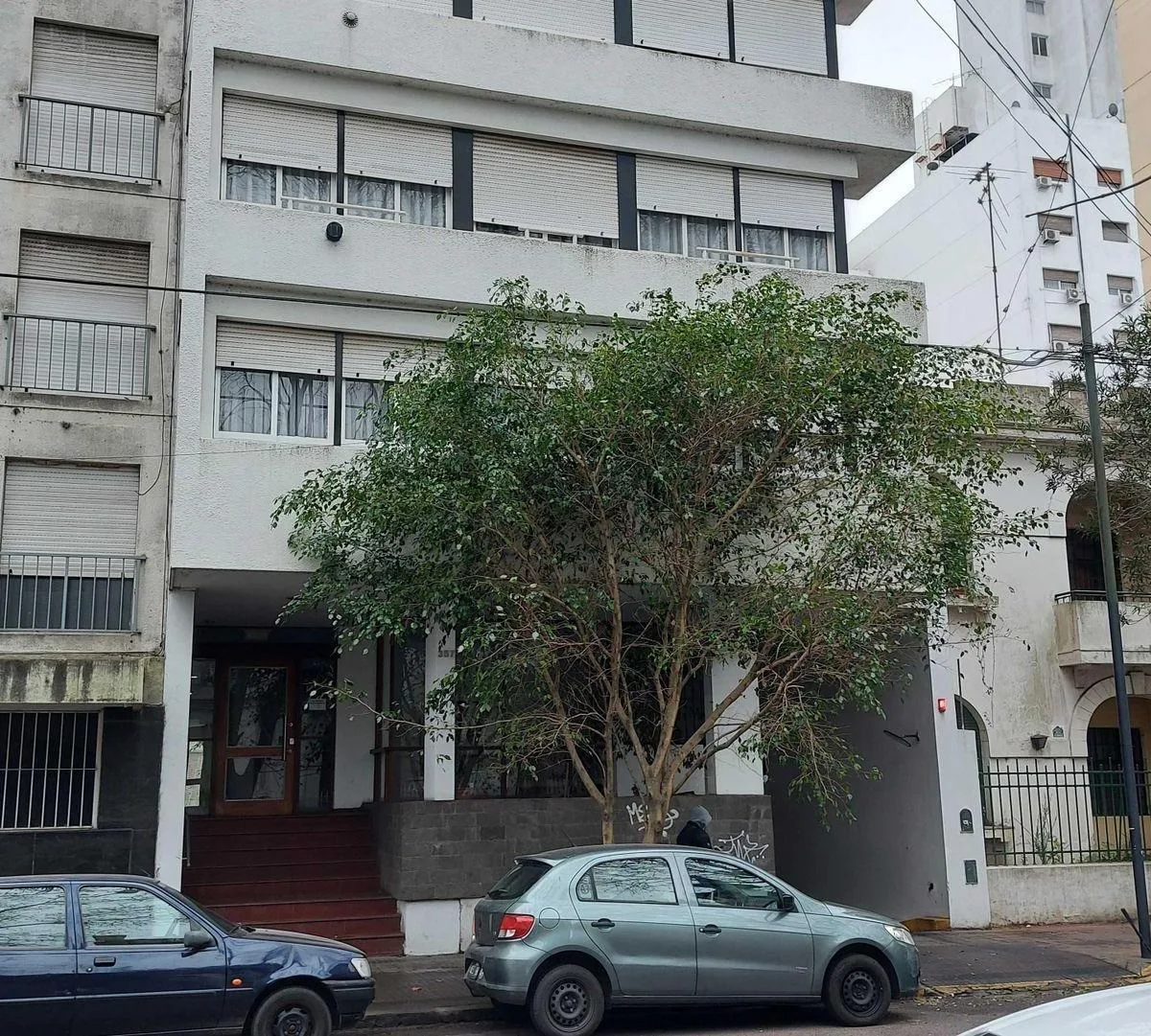 Three-bedroom apartment with study in La Plata