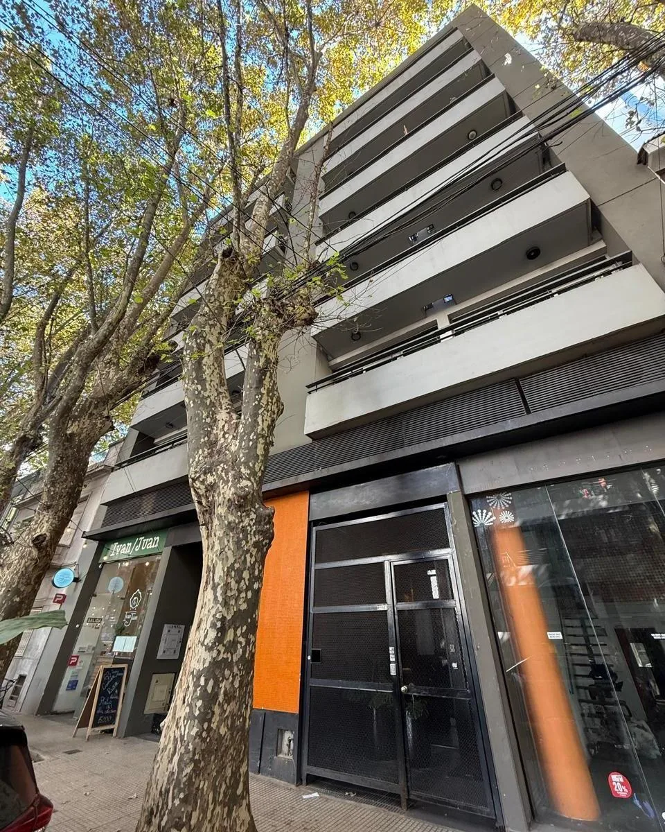 Kitnet de 2º andar à frente em Palermo Hollywood