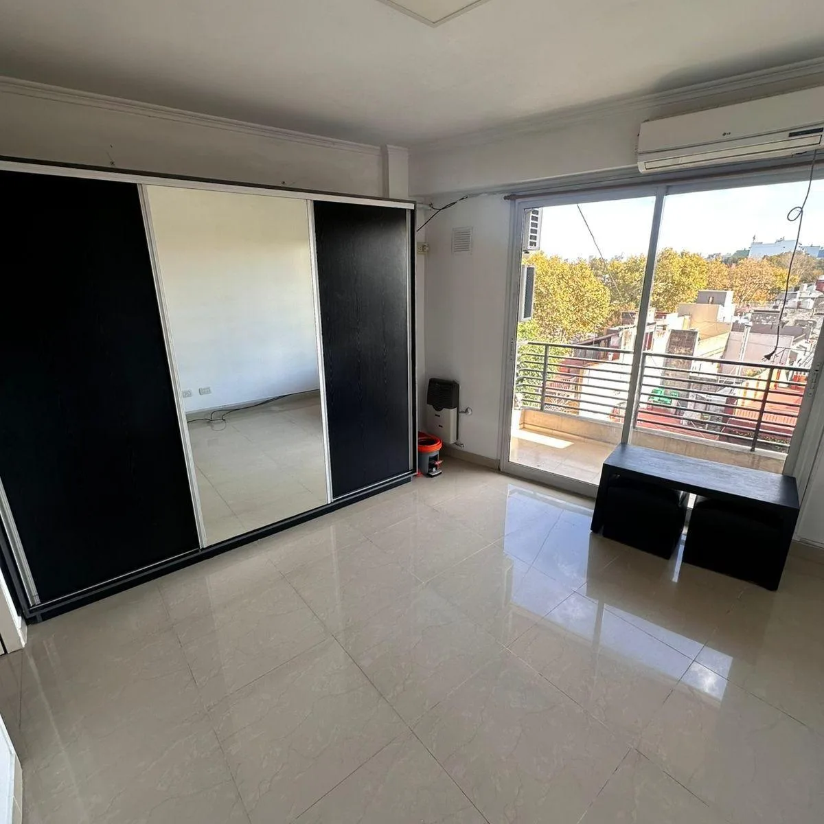 2-room front unit with balcony
