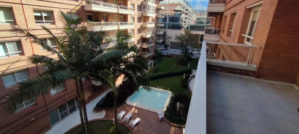 Двухкомнатная квартира с балконом в Puerto Madero