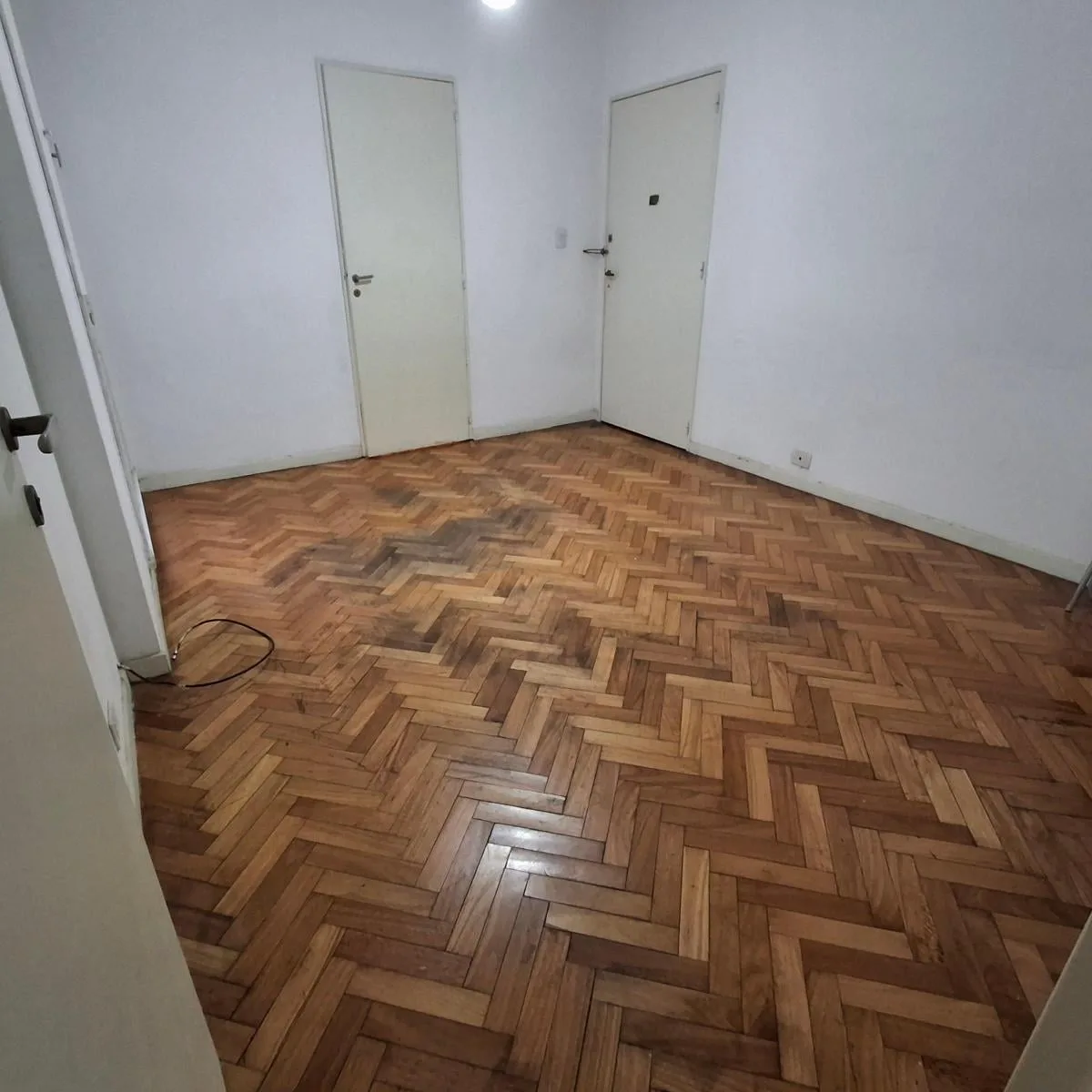Parquet floors, separate kitchen