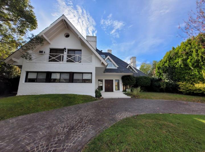 Casa de 4 dormitórios em El Barrio Privado San Isidro Chico, Beccar