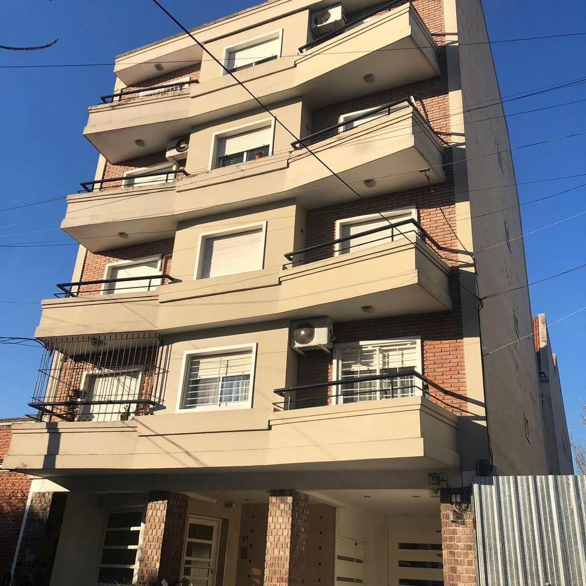 2 ambientes y medio con cochera
