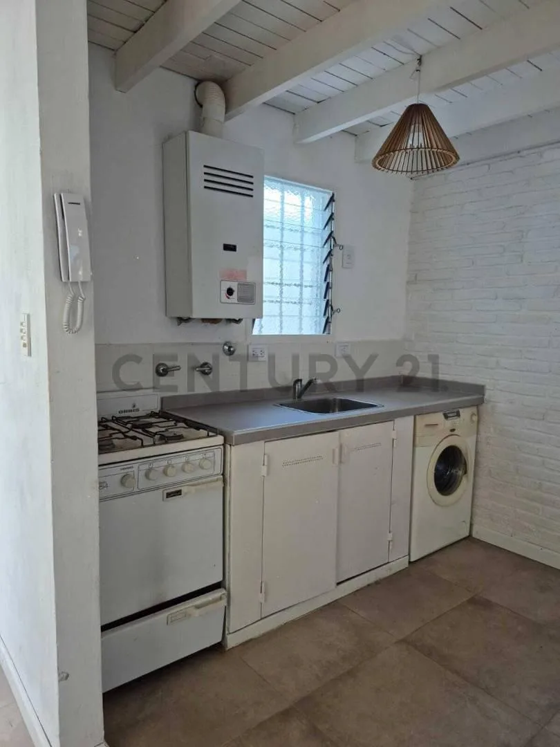 Apartamento duplex de 1 quarto com pátio em La Plata