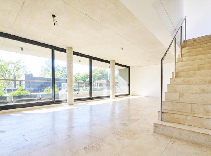 Three-bedroom penthouse apartment in Victoria