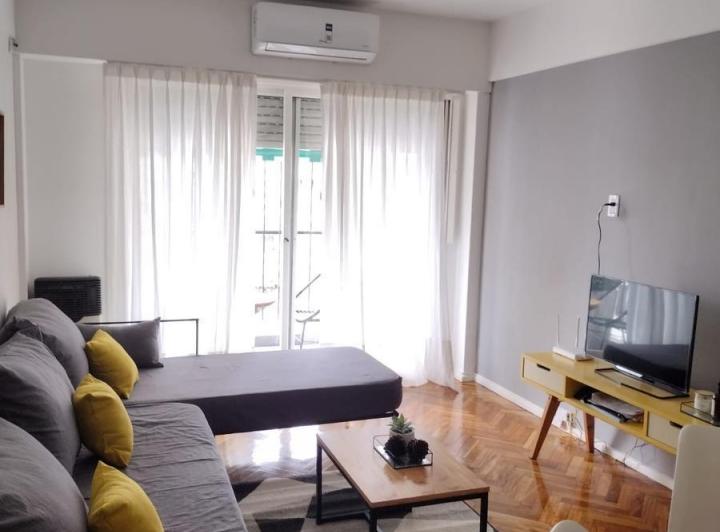 Furnished one-bedroom, two-room apartment with balcony in Monserrat