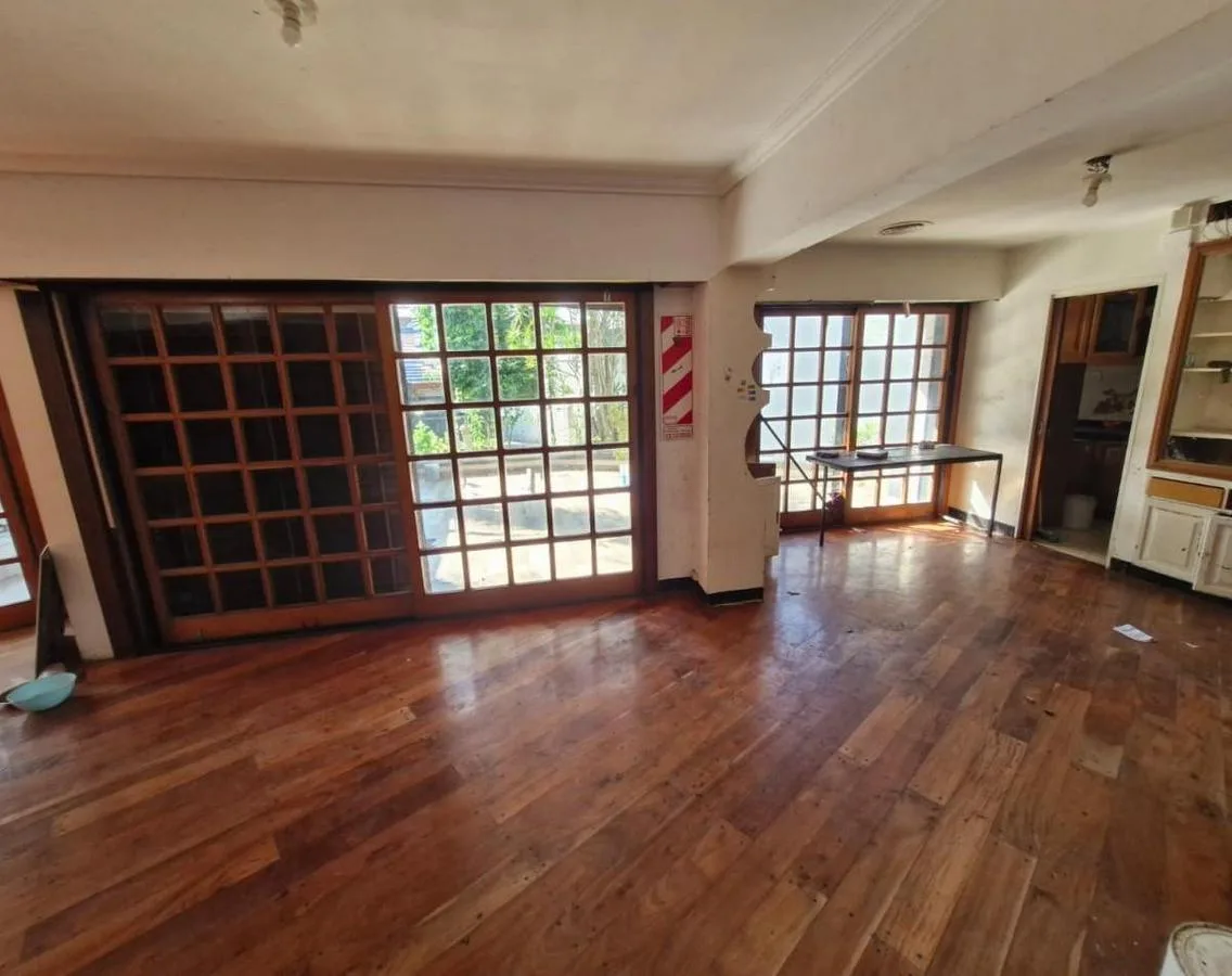 Casona 8 Ambientes en Alquiler Apto Profesional - San Justo