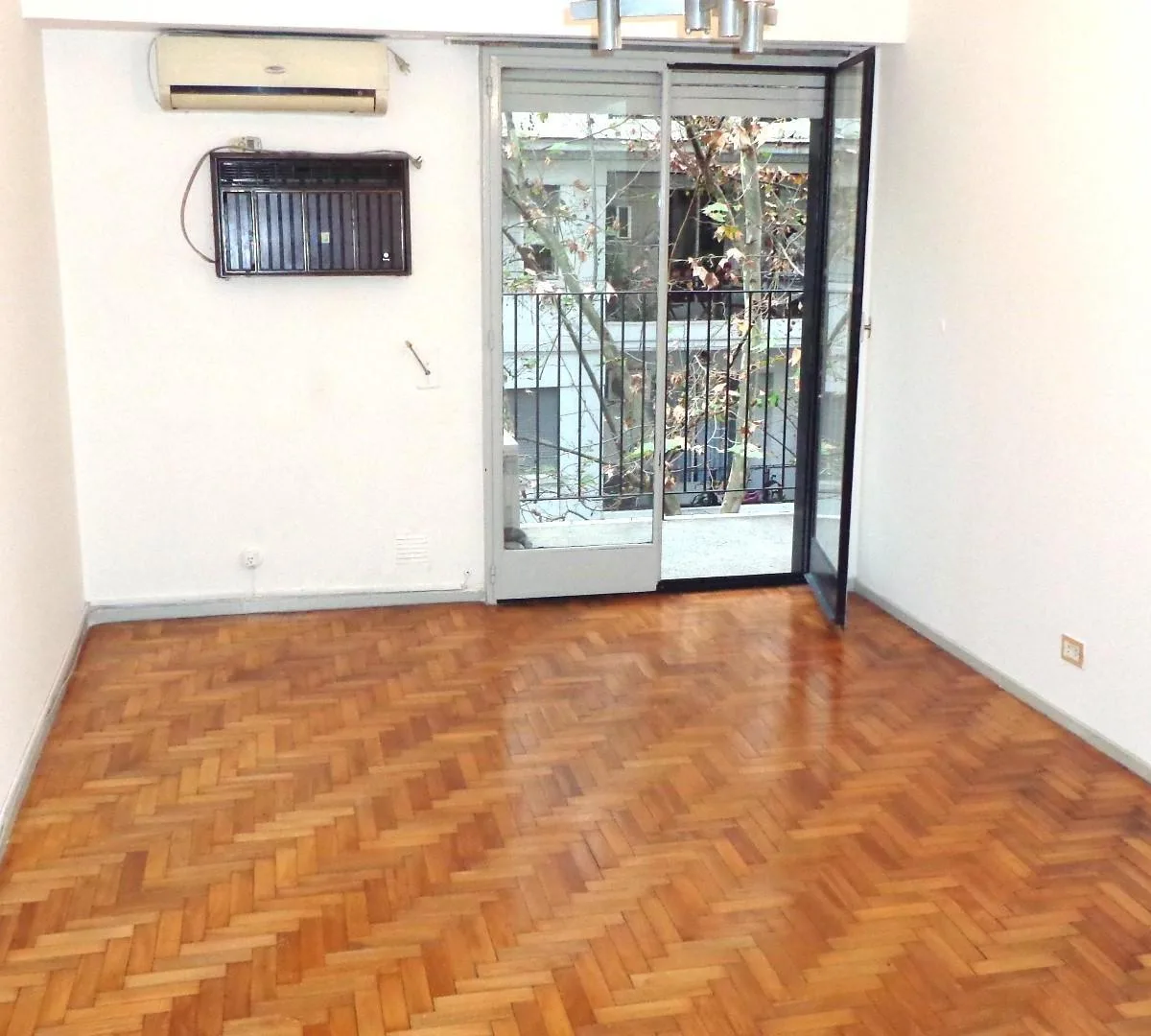 Apartamento com 1 quarto e varanda de frente em Palermo