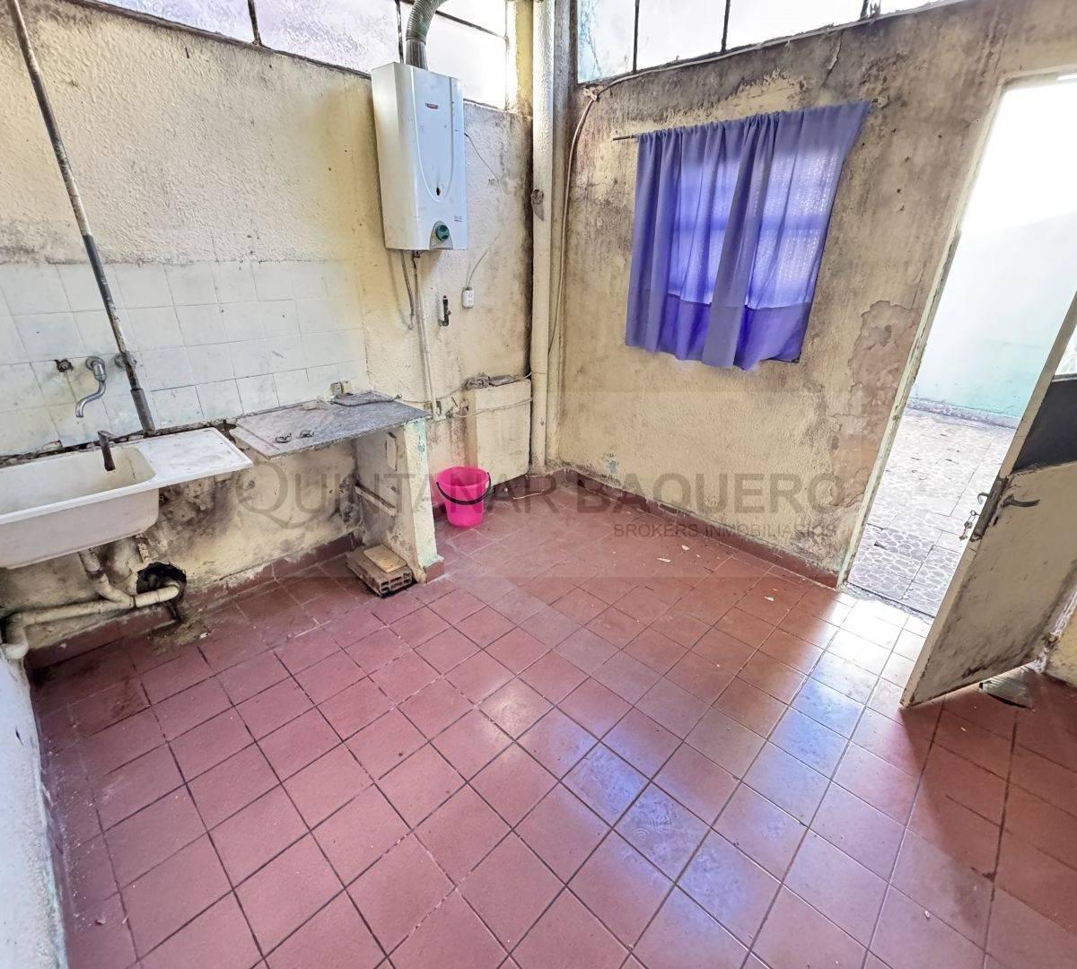 PH de 2 ambientes con patio para uso comercial en Villa Soldati