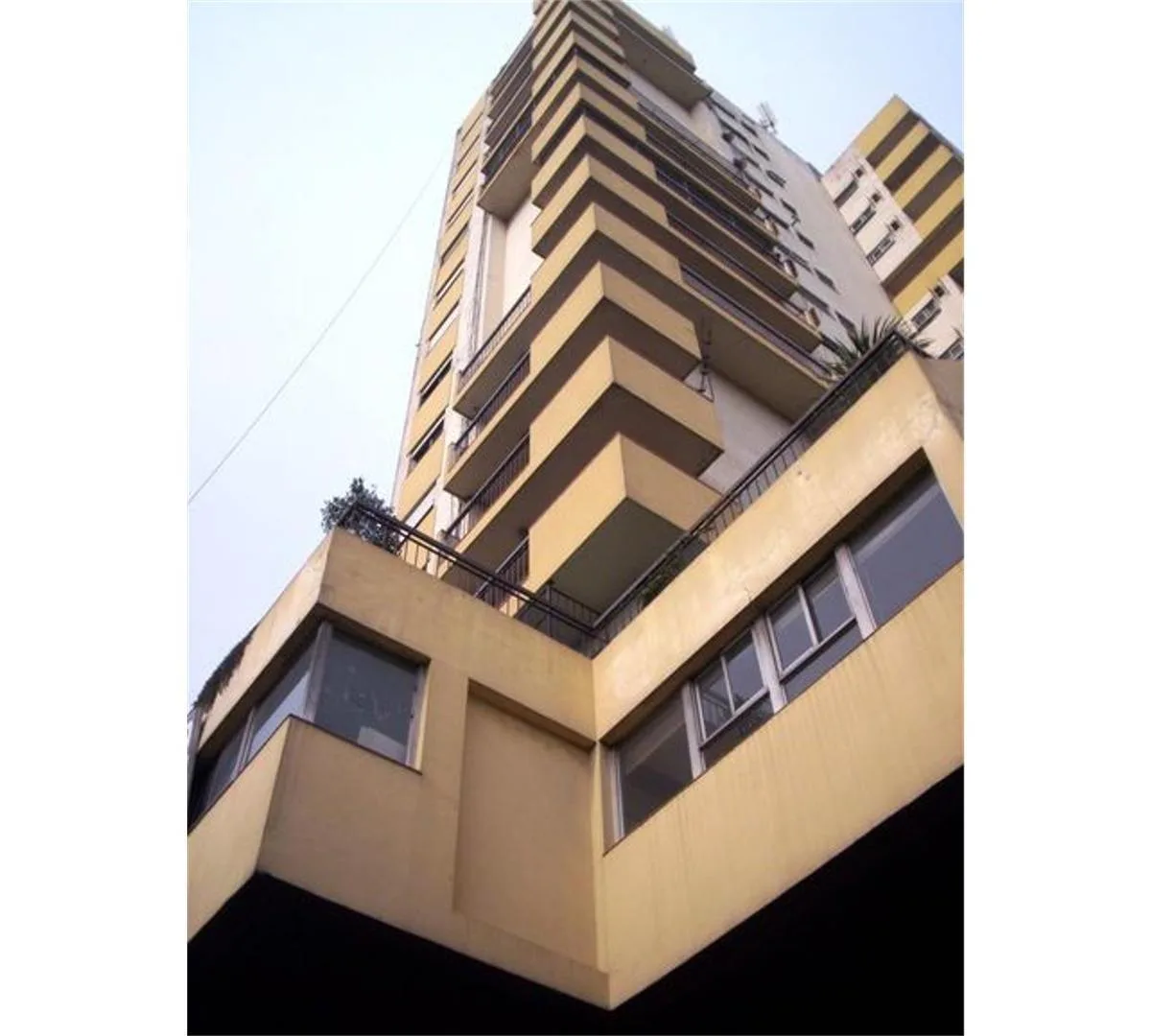 Kitnet de frente para fundos em Avellaneda