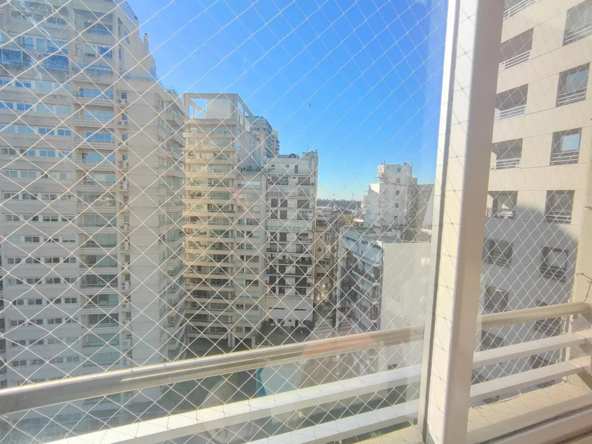 Apartamento de três ambientes mobiliado em Palermo Chico