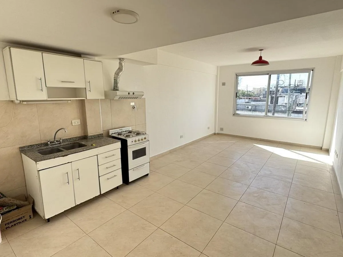 Studio apartment on the street in Lanús