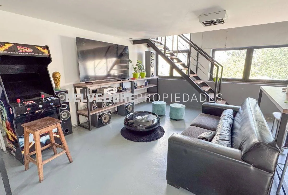 Loft amoblado con dormitorio en suite y escritorio en San Telmo