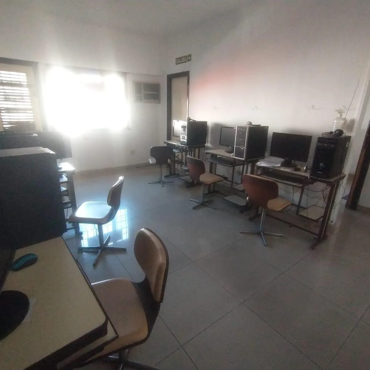 Departamento de 4 Ambientes en El Centro de Morón, Uso Múltiples (Oficina)