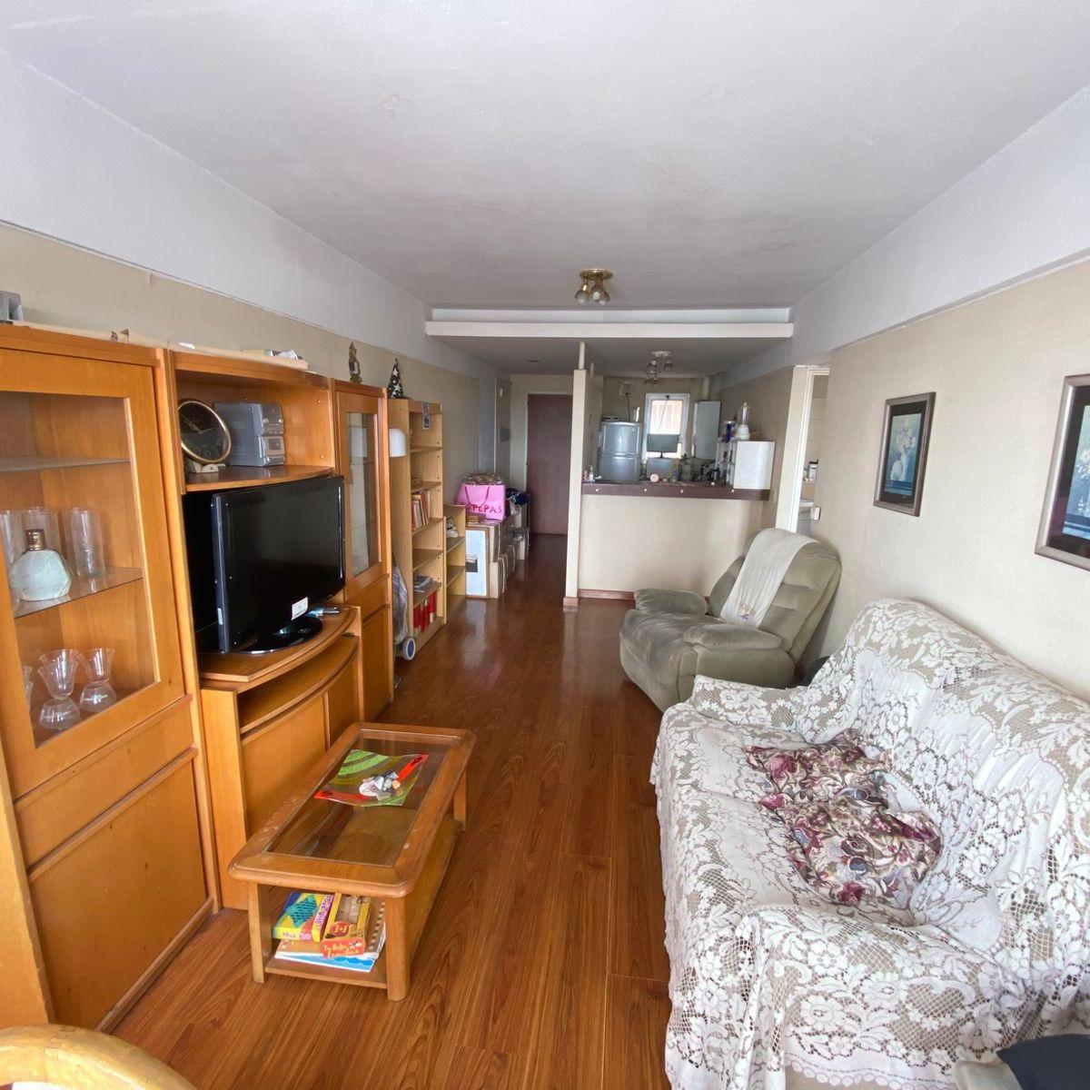 Apartamento de dois ambientes com varanda em Mataderos