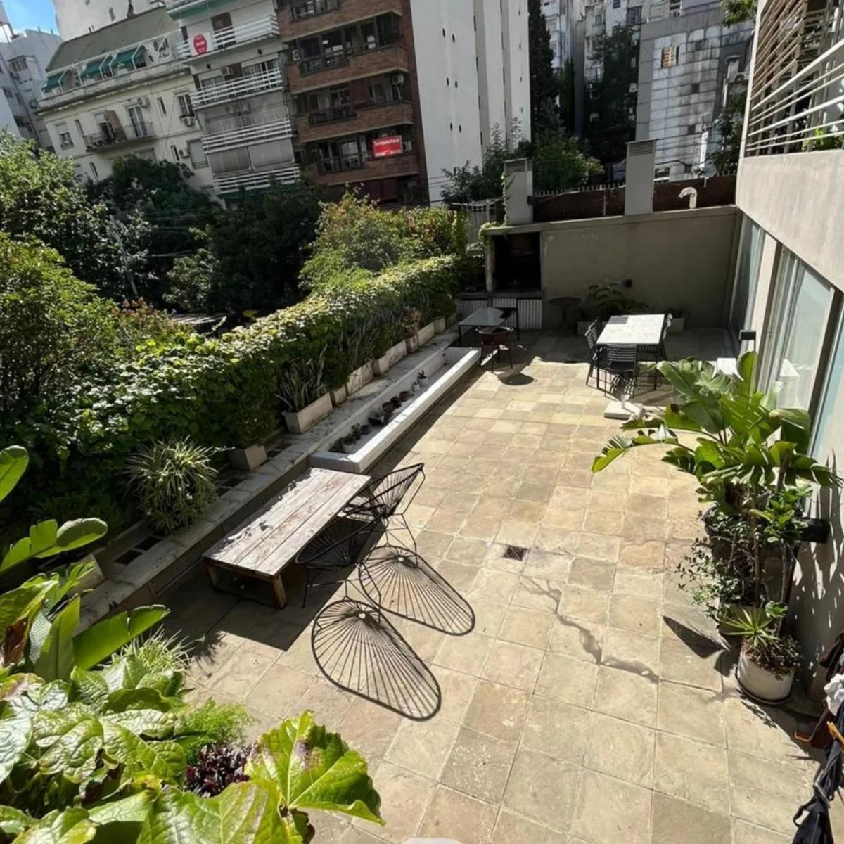 Terraza y parrilla propia