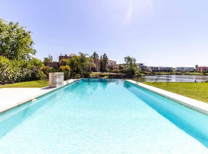 Furnished four-bedroom house in Tigre