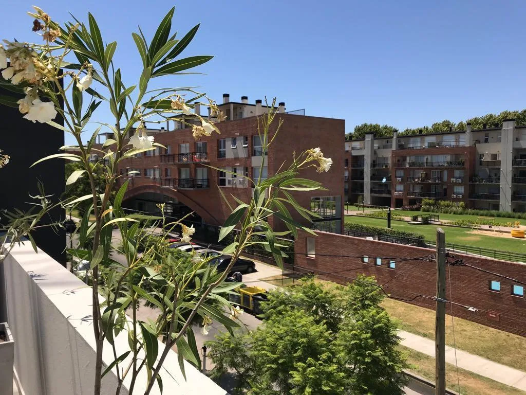 Dúplex 150 m&sup2; + Jardín + Parrilla + Cochera + Playroom + Terraza