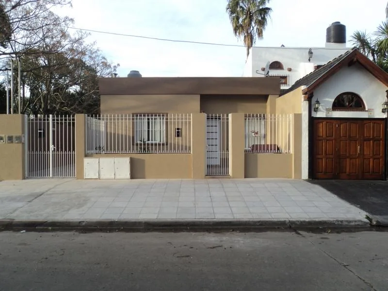 Ituzaingo Alquilo PH Fondo, 2 Plantas, 2 Baños