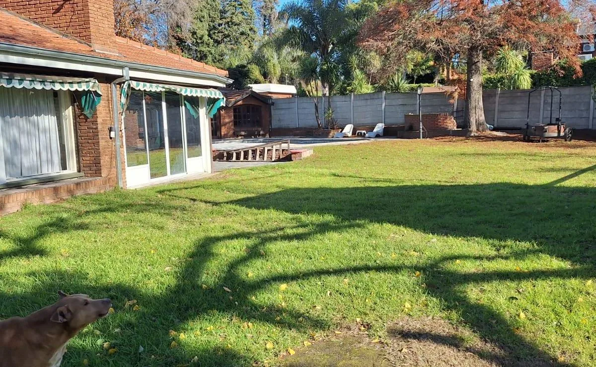 Casa en Barrio Santa Rita 3 Dorm. con Cancha de Tenis