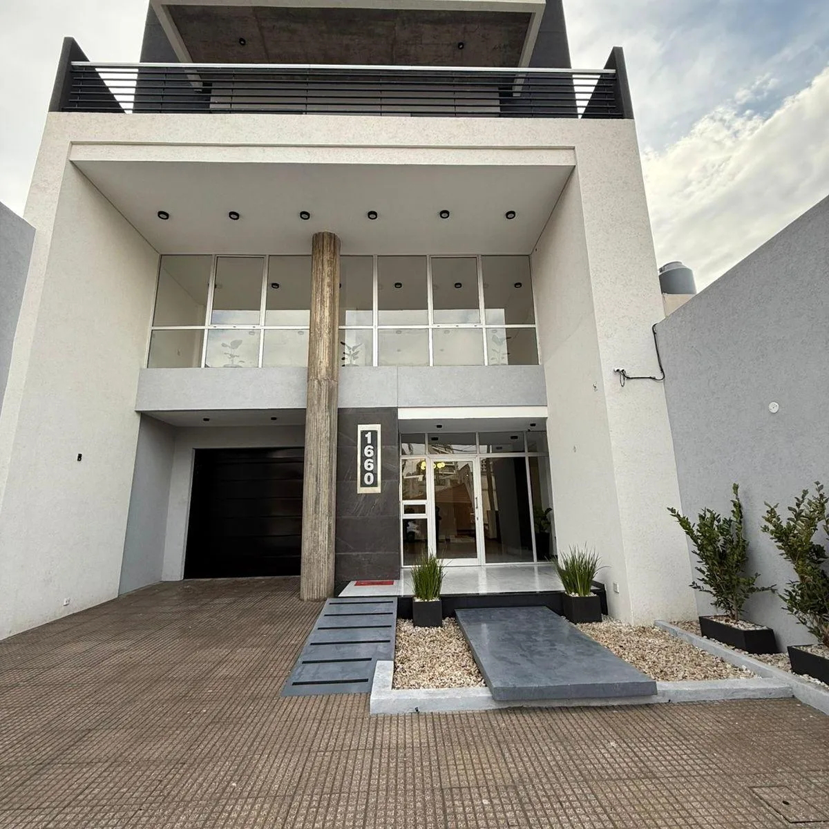 Apartamento de dois ambientes com varanda novo em Lanús