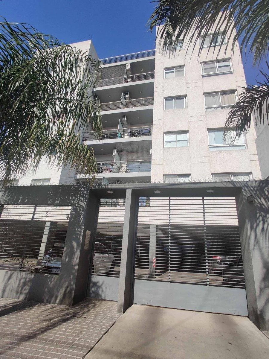 Apartamento de 2 ambientes com varanda em Tres de Febrero