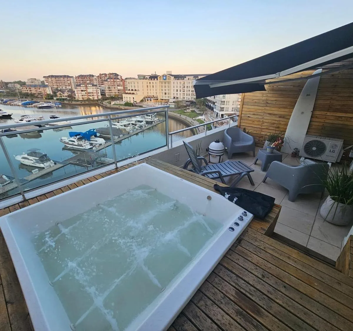 Studio apartment with private terrace and hydromassage in Tigre