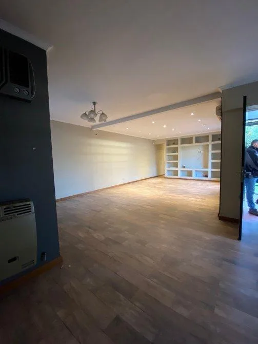 Four-bedroom apartment with garden and office space in Lomas de Zamora