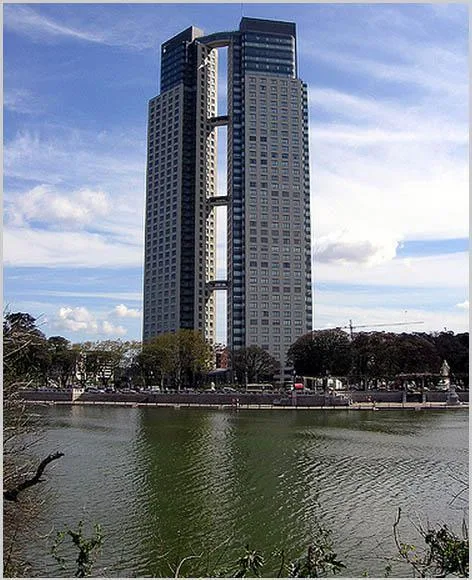 Apartamento de 3 suítes em piso alto nas Torres El Faro, Puerto Madero
