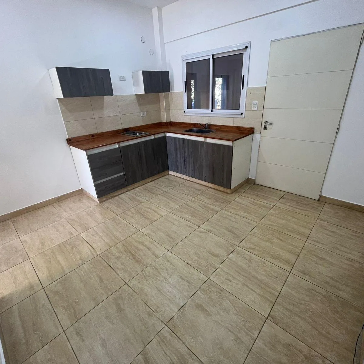 Apartamento de dois ambientes com varanda em Quilmes