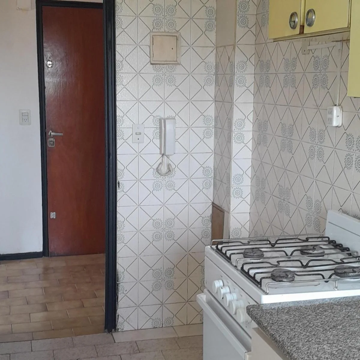 Apartamento de 2 ambientes com varanda em Lanús