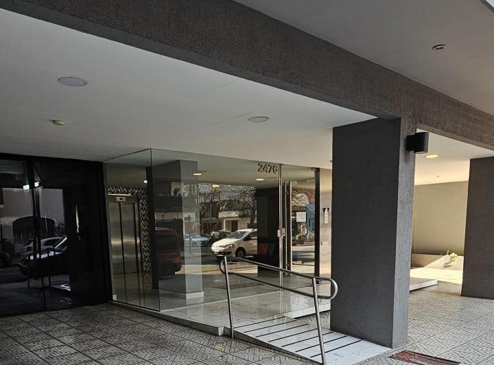 Квартира-студия с балконом на улицу в Villa del Parque